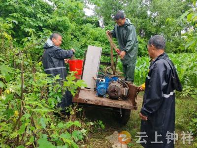 长滩镇季河村：抢险护设施 风雨筑防线
