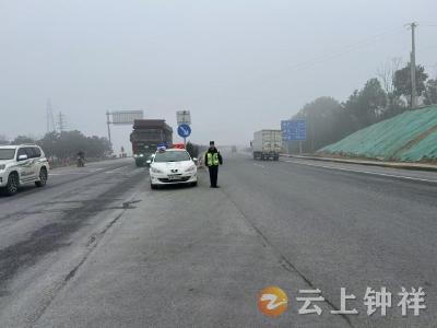 磷矿镇开展331省道沿线交通安全专项整治 筑牢群众出行“安全线”