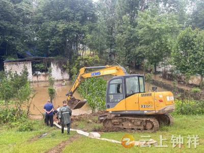 郢中街道划子口社区：党建引领战内涝 凝心聚力保民生