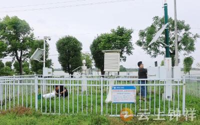 钟祥市气象局检修维护自动气象站 为汛期提供精准数据