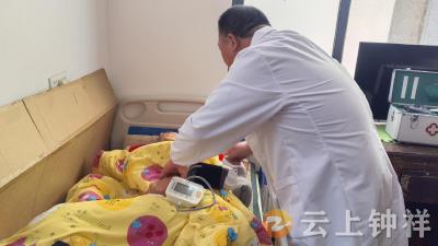 石牌镇石牌社区开展失能老人上门关爱服务
