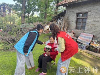 文集镇社工站开展“情暖母亲节 为爱定格时光”志愿服务活动