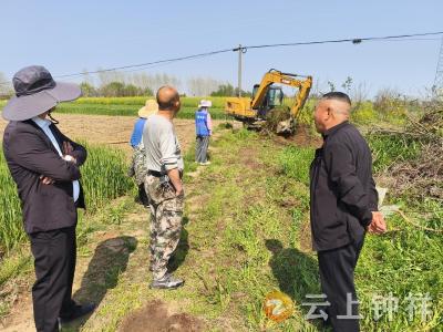 冷水镇郑湾村：网格服务解民忧 拓宽道路惠民生