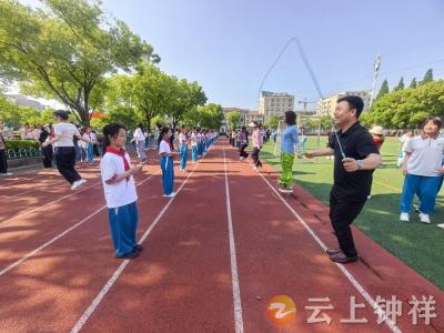 钟祥市承天小学：绳舞飞扬展活力 团结协作显风采