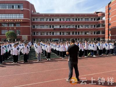人人讲安全 个个会应急——钟祥四中教联体开展防震减灾应急疏散演练