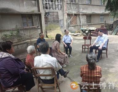 钟祥市医疗保障服务中心深入社区开展异地就医政策宣传活动