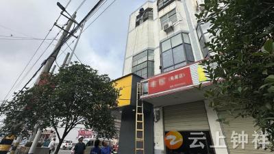 冷水镇快速处置高空坠物隐患 筑牢辖区安全防线