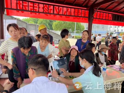义诊服务进社区 网格守护暖民心