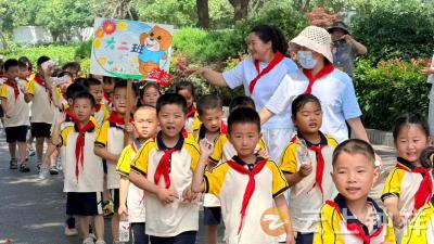 石牌镇金水岸幼儿园走进荆台小学 开启萌娃探校体验