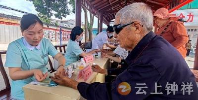 义诊进老区 健康送到家