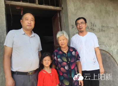 严把关  实核查  做好政策的“宣导员”  