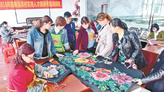  耄耋绣娘与阳新布贴：飞针走线70年 粘花技艺传后人