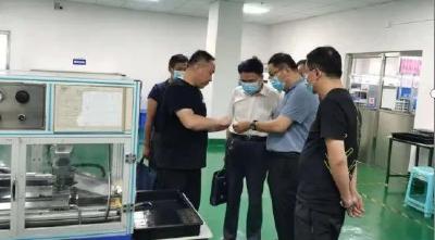 市财政局深入开发区企业督察疫情送政策关怀