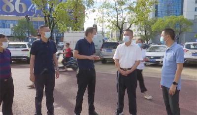 汪国兵看望慰问高温坚守疫情防控一线工作人员