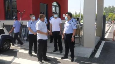 市领导到市一中督导校园安全和秋季开学工作