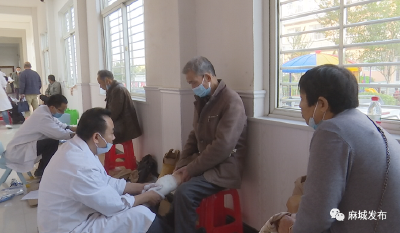 市残联免费为95名残疾人装配取模