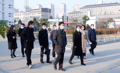 市领导检查校园安全工作