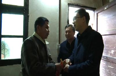张杰慰问困难党员、优抚对象代表