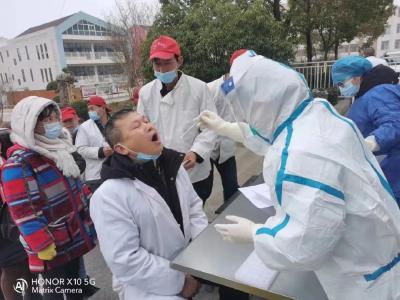 院校携手为3100余名师生做核酸检测