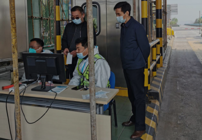 市法院督导包保责任区疫情防控工作