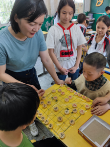 让爱为留守儿童插上腾飞的翅膀  ——黄冈麻城市张家畈黄市小学支教老师罗俊玲