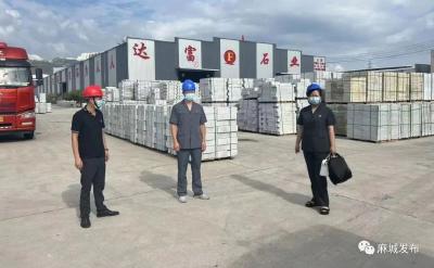 市法院：高温酷暑普法解惑 为企业撑起法治伞