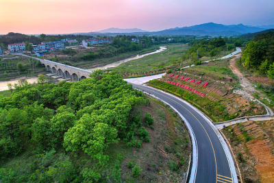 缔造最美乡村振兴路