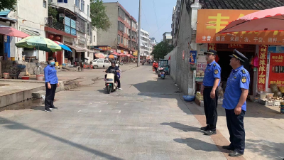 龙池街道整治青年路菜市场