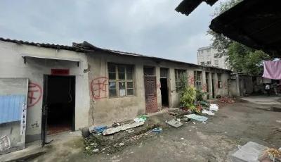 鼓楼社区：拆除危房消隐患 守住底线保安全