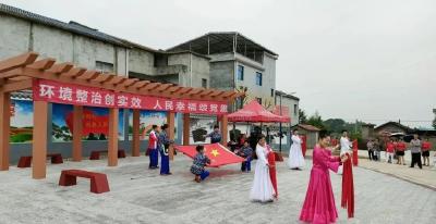 阎家河镇李家楼村喜迎“七一”建党节文艺汇演 