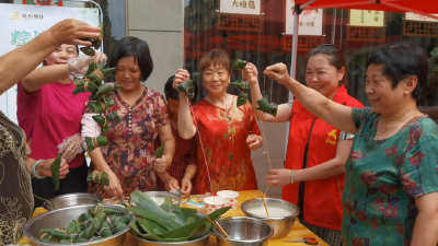 宋家湾示范小区：端午时节“粽”关情