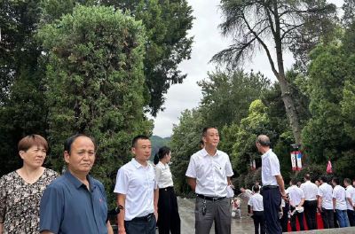 缅怀革命先烈 汲取奋进力量