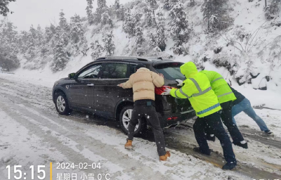 以雪为令 迎寒而战！麻城各地战冰雪保畅通护平安（四）