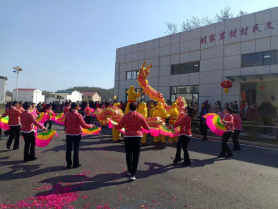 【新春走基层】黄土岗镇：舞狮舞龙唱大戏 热热闹闹过大年