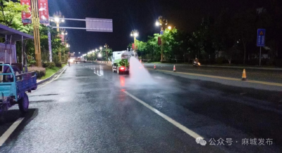 【民生大视野】麻城城管连夜修复破损道路 市民出行安全再升级