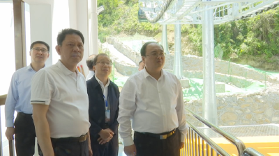 假期首日 裴永波到龟峰山景区调度服务保障和安全生产工作