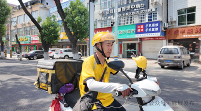 一位外卖骑手13小时的坚守与温暖传递