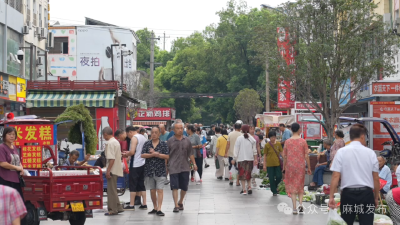 十字街早市：城市未醒 烟火已燃