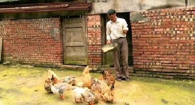 【聚焦精准扶贫⑩】他，用单手撑起脱贫艳阳天!