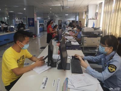 县市场监管局：破解企业发展“痛点” 疏通群众办事“堵点”