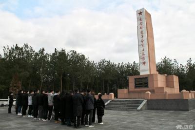 【学党史 明初心】缅怀革命先烈 汲取奋斗之力