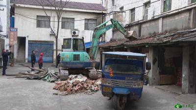 【创建全国文明城市】我县开展“拆违清障大会战”专项整治活动