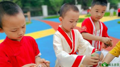 城东紫藤幼儿园：屈子书香庆“六一”  古韵霓裳迎端午