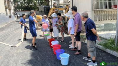 【下基层 察民情 解民忧 暖民心】鸣凤镇：炎炎夏日送清凉  丝丝关爱暖人心