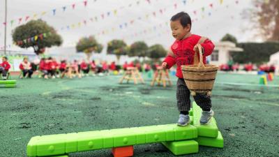 嫘祖镇中心幼儿园：趣享运动 艺享童年