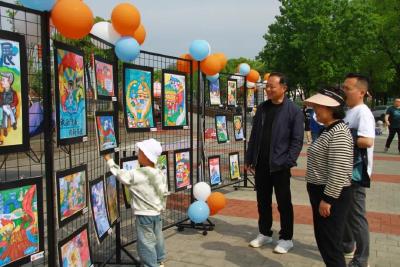 远安：小画家们展才艺，税收宣传“画”出来！