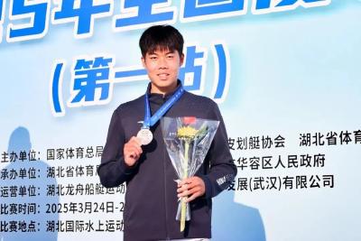 李锦阳：划开碧波夺金牌，心怀梦想踏征途！