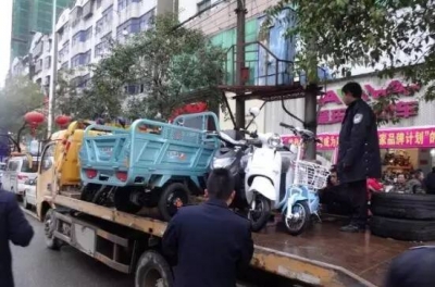 武穴市开展车辆占道经营秩序专项整治行动