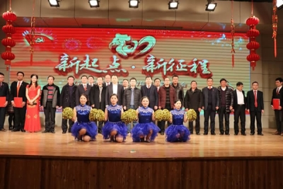 武穴市纪委监察局烹制反腐倡廉文化大餐，“新起点 新征程”联欢晚会走红武穴
