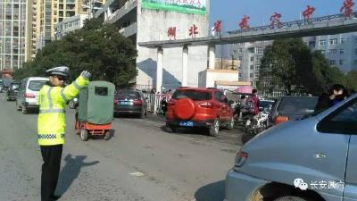 武穴警方三措并举全力守护新年校园安全
